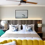Yellow Couch Studio Apartment 1 Kingbed